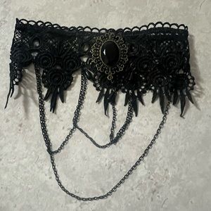 Gothic Brochure Lace Choker